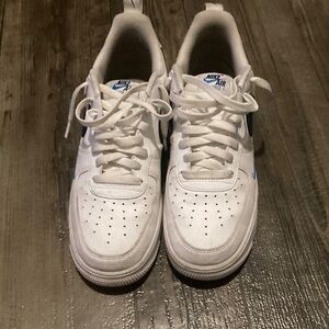 Nike Kids Sneakers in White and Blue